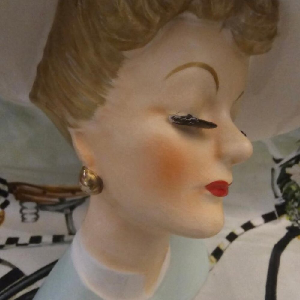 Vintage Lady Head Vase - Picture 4 of 8
